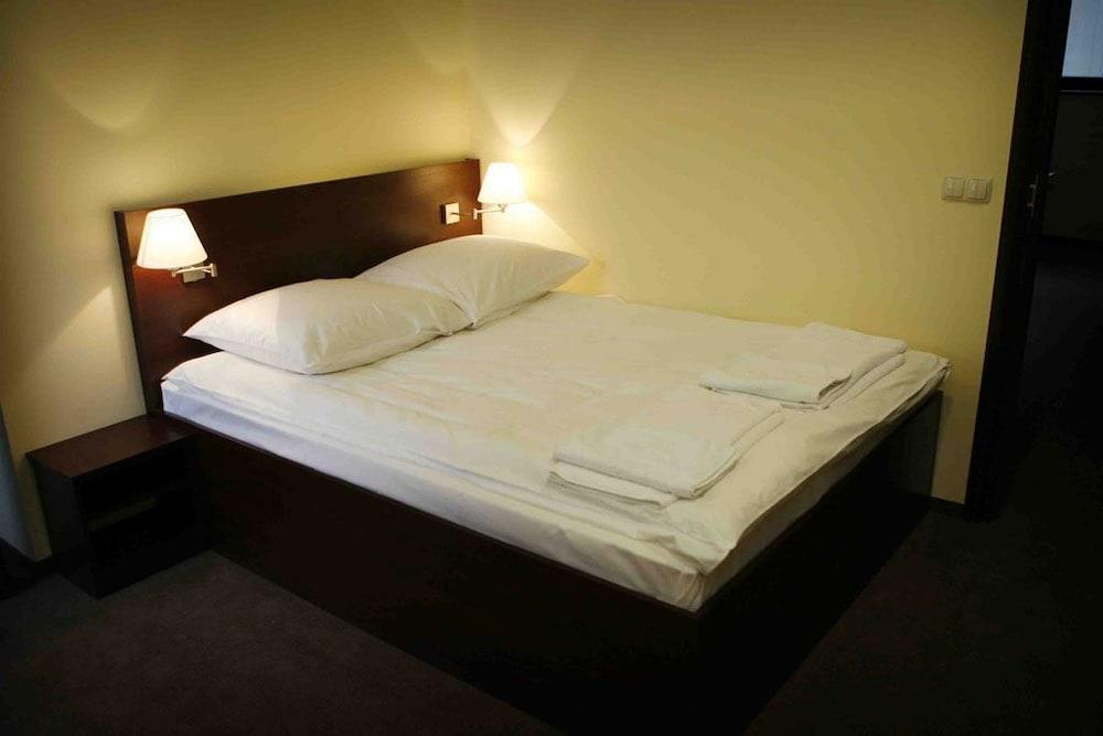Atlantic Aparthotel クラクフ エクステリア 写真