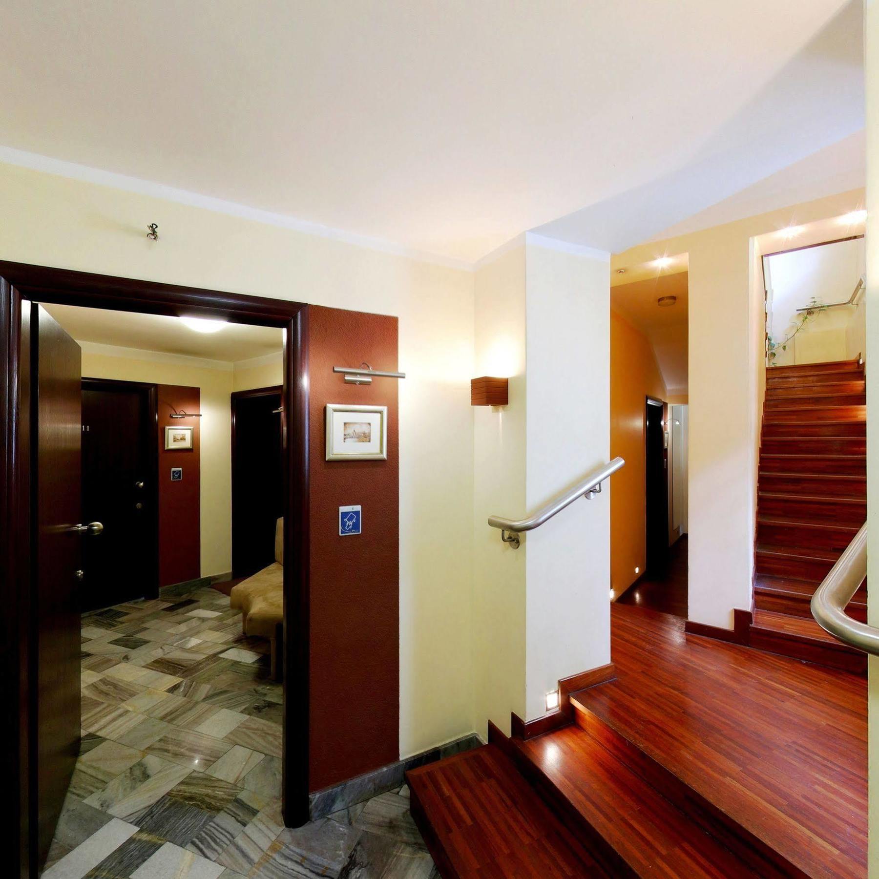 Atlantic Aparthotel クラクフ エクステリア 写真